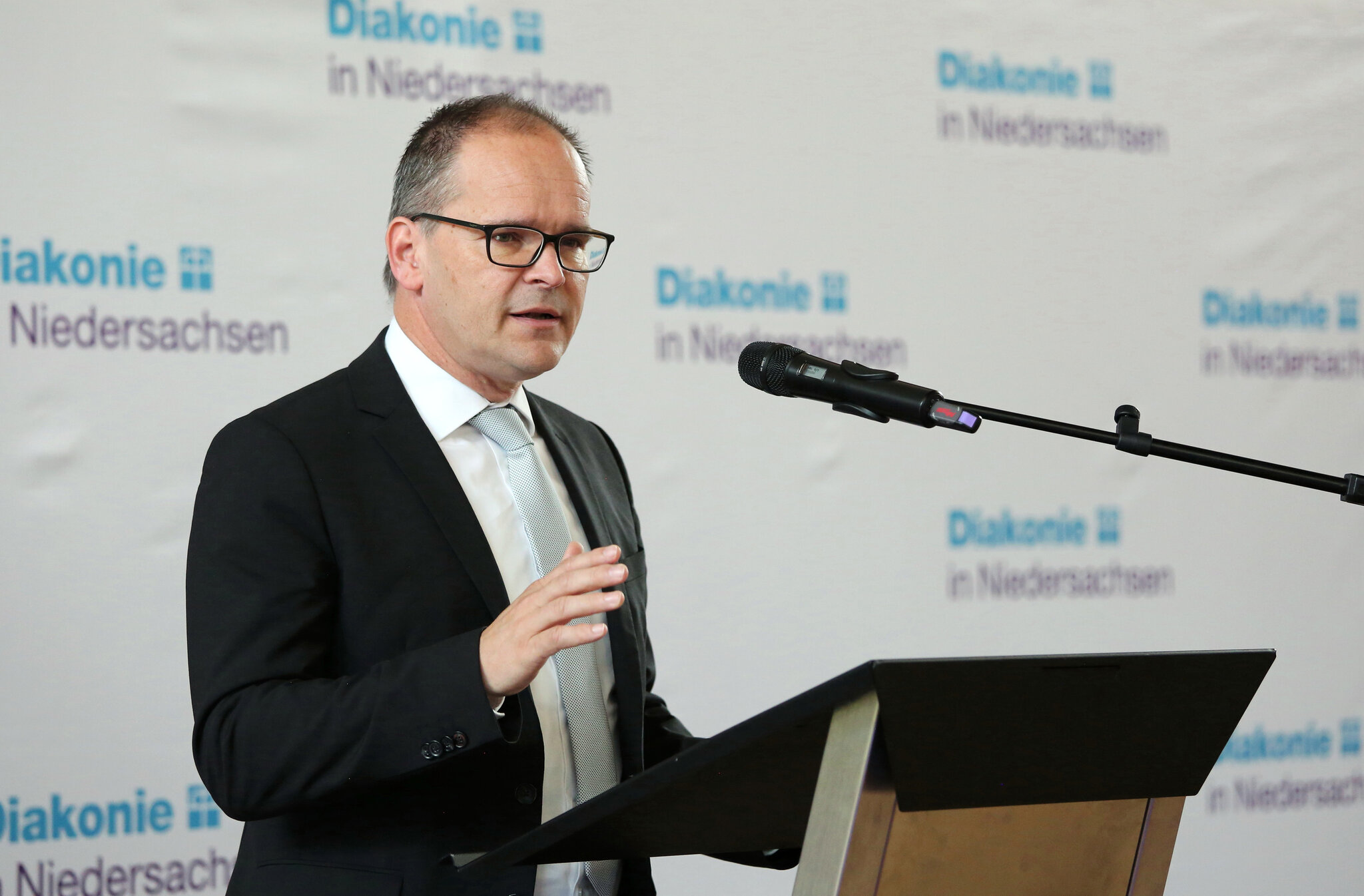 Grant Hendrik Tonne bei der Mitgliederversammlung der Diakonie in Niedersachsen